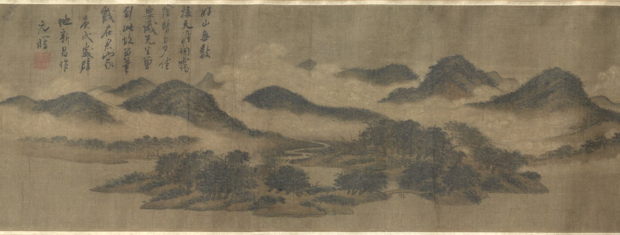 晨曦下的山峦